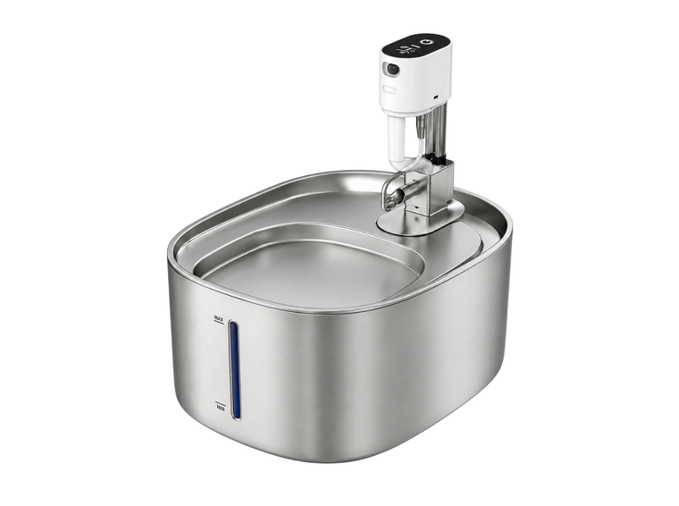 The water outlet of the main control module is inserted forward into the groove of the water dispenser.